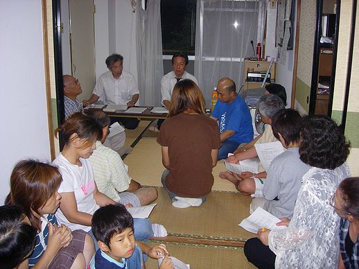 関係者がぎっしり30人近く集まってくれ熱心な議論になりました。